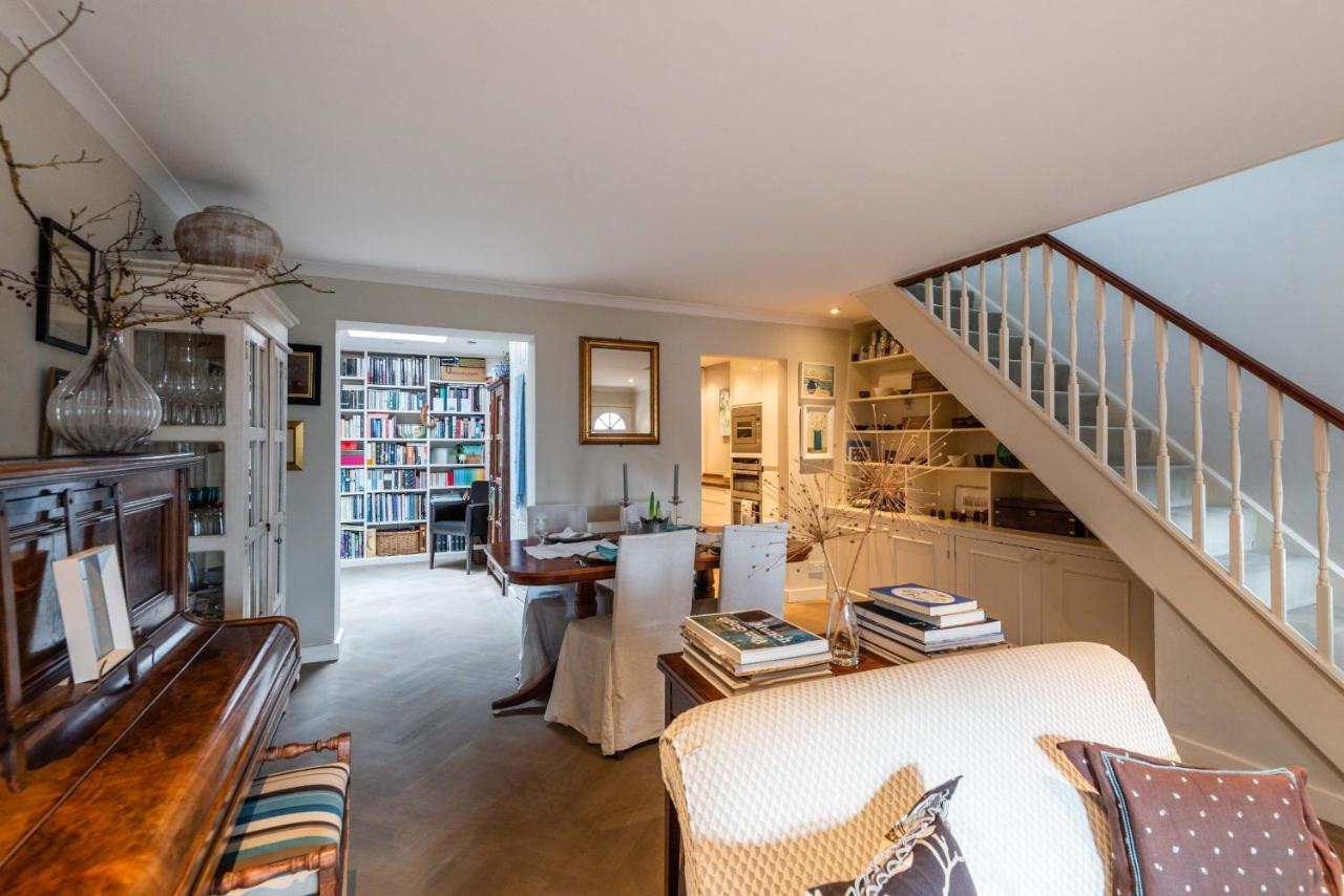 Charming Chiswick Near Ravenscourt Park By Underthedoormat Holiday home London