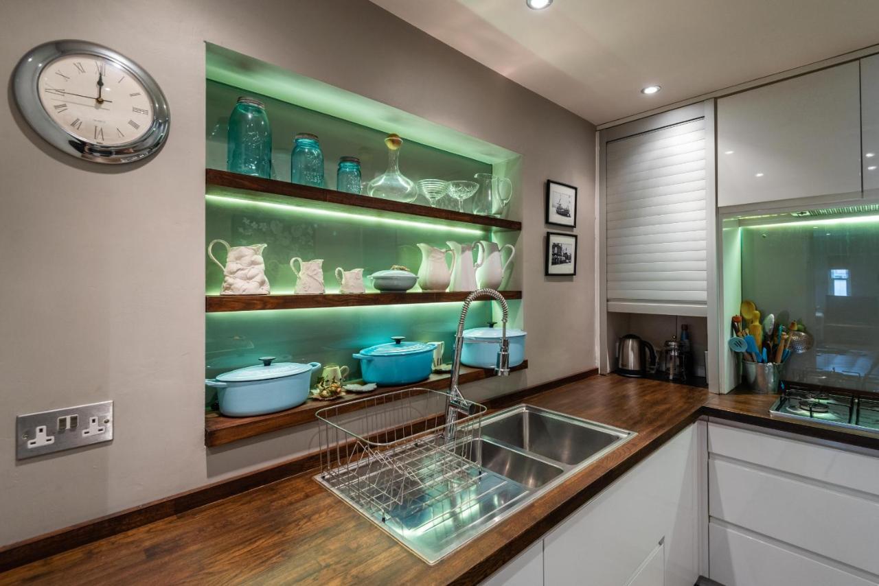Charming Chiswick Near Ravenscourt Park By Underthedoormat Holiday home