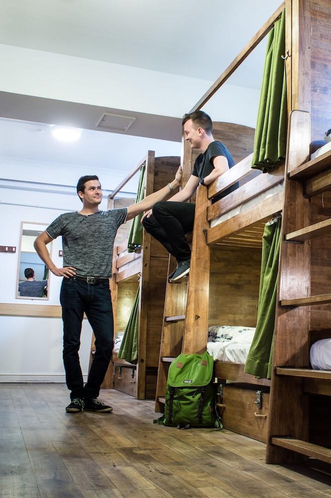 Hostel Palmers Hillspring At Willesden *