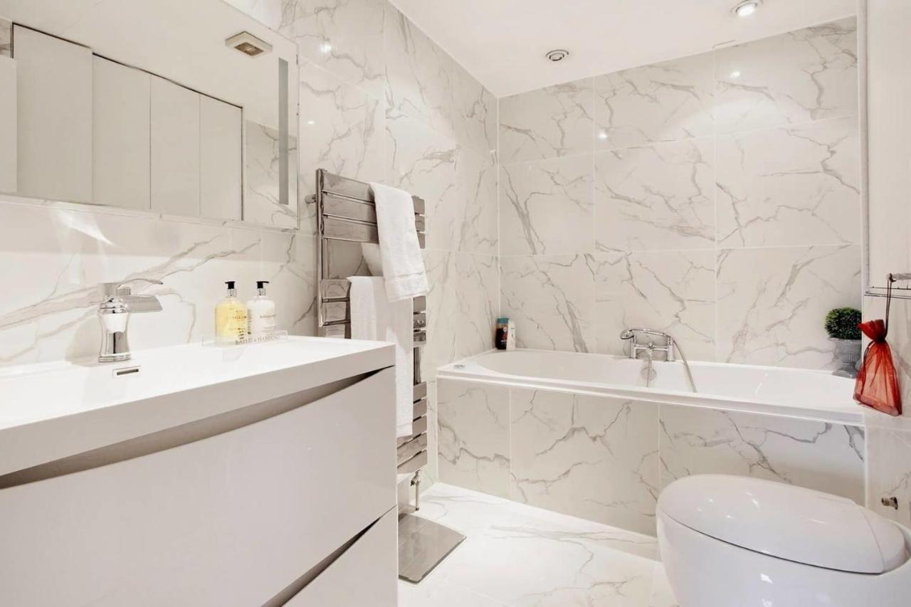 Apartment Overlooking Hyde Park