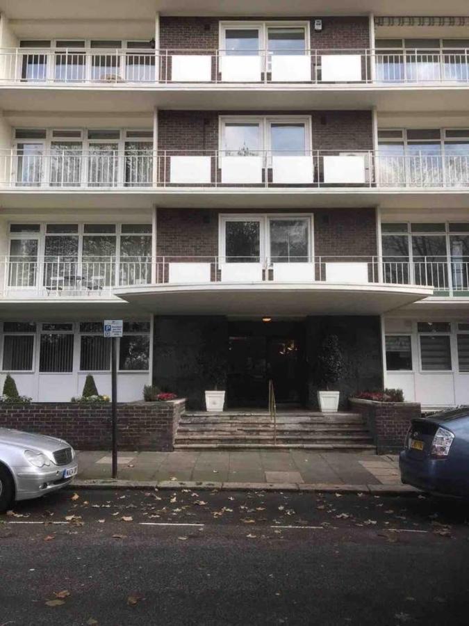 Overlooking Hyde Park Apartment London
