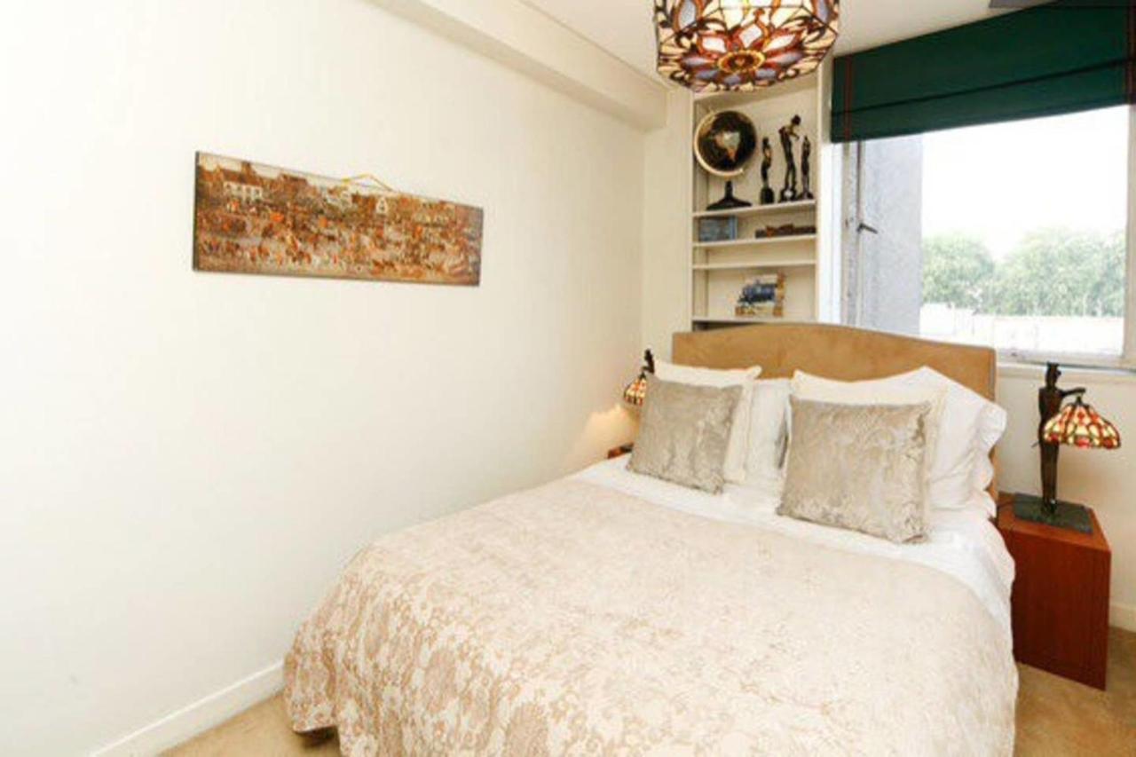 Apartment Overlooking Hyde Park