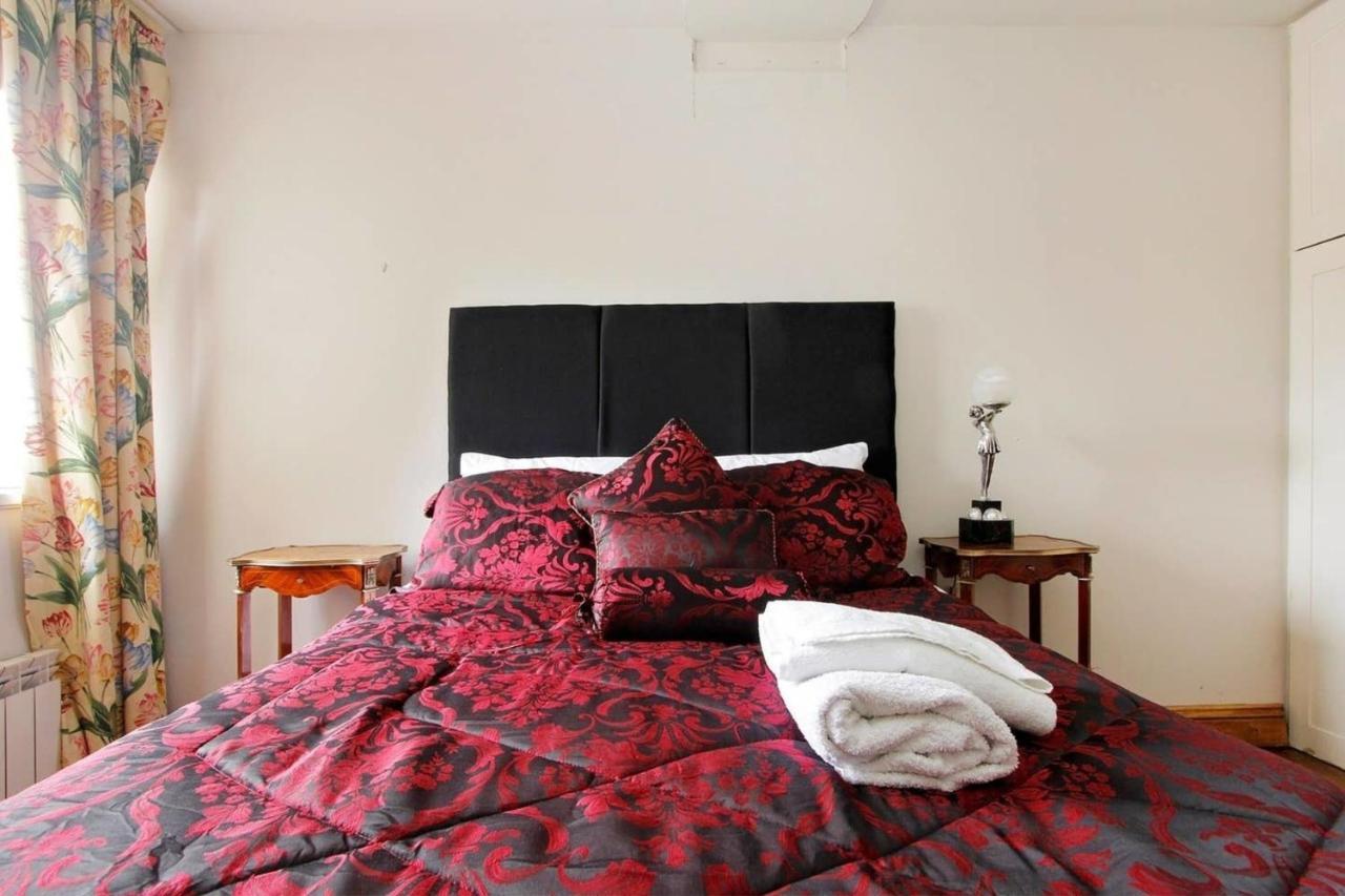 Apartment Overlooking Hyde Park