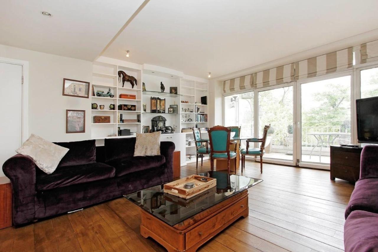 Apartment Overlooking Hyde Park