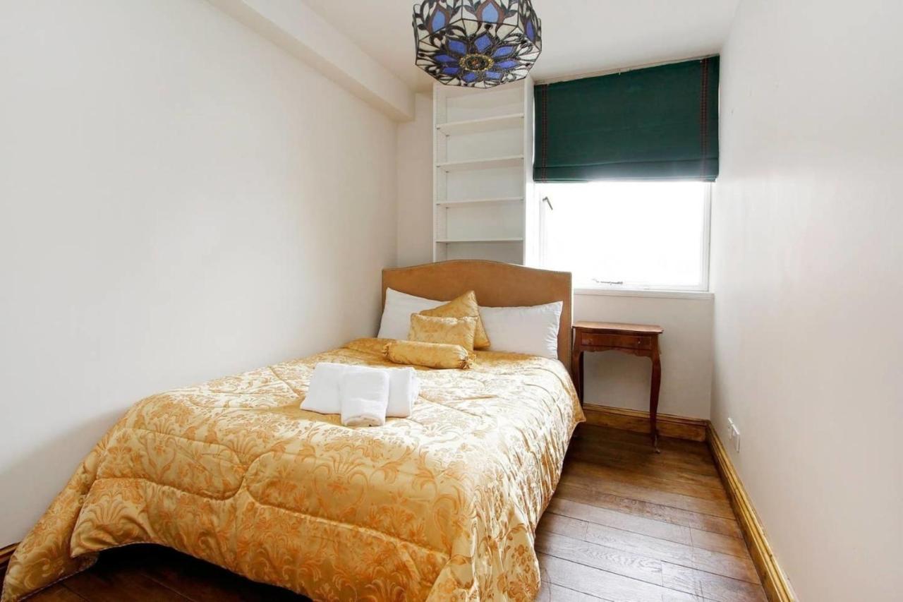 Apartment Overlooking Hyde Park London