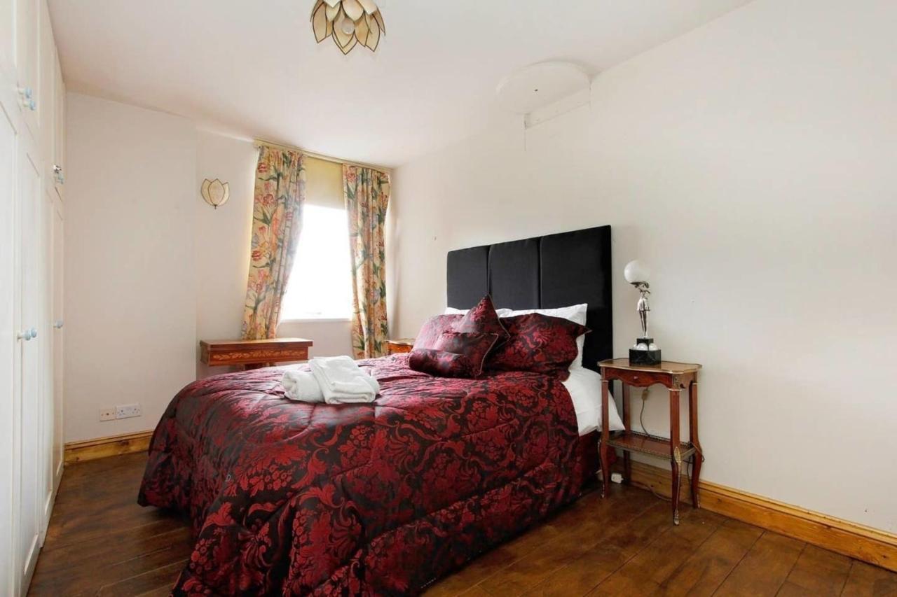 Apartment Overlooking Hyde Park *