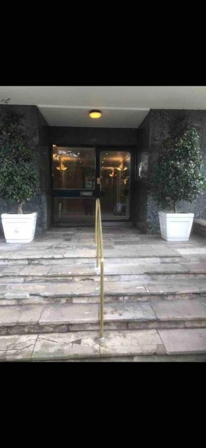 Apartment Overlooking Hyde Park London