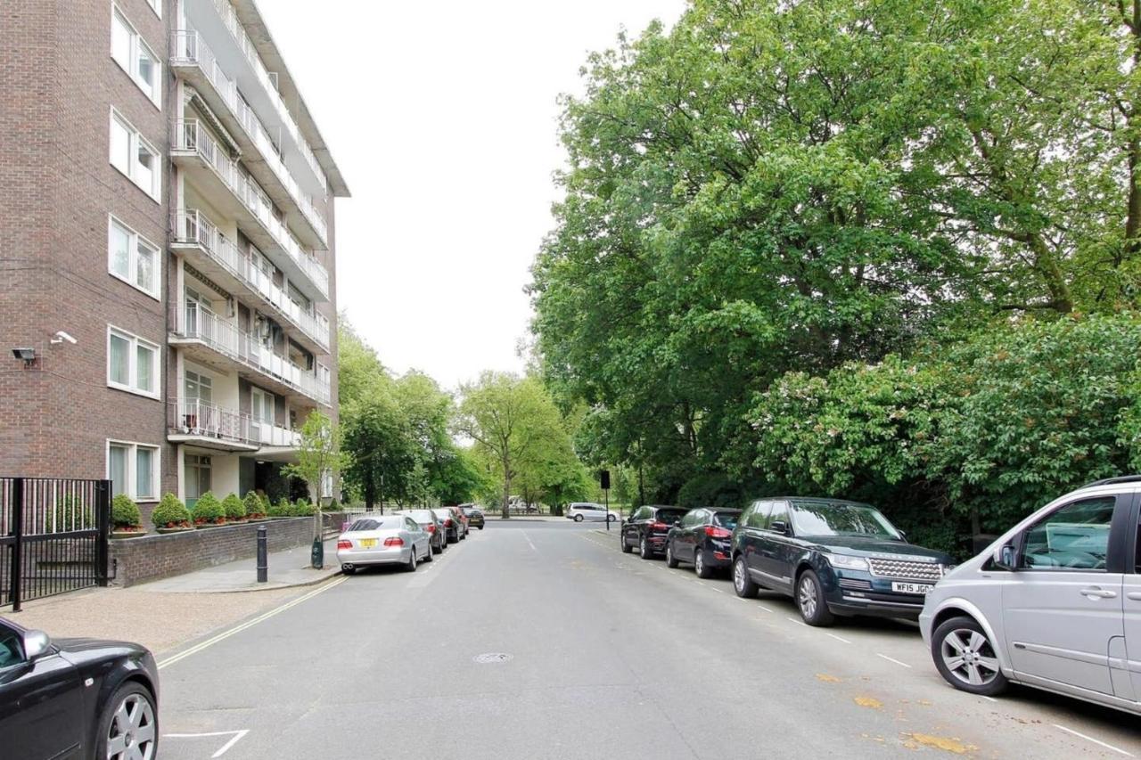 Overlooking Hyde Park Apartment *