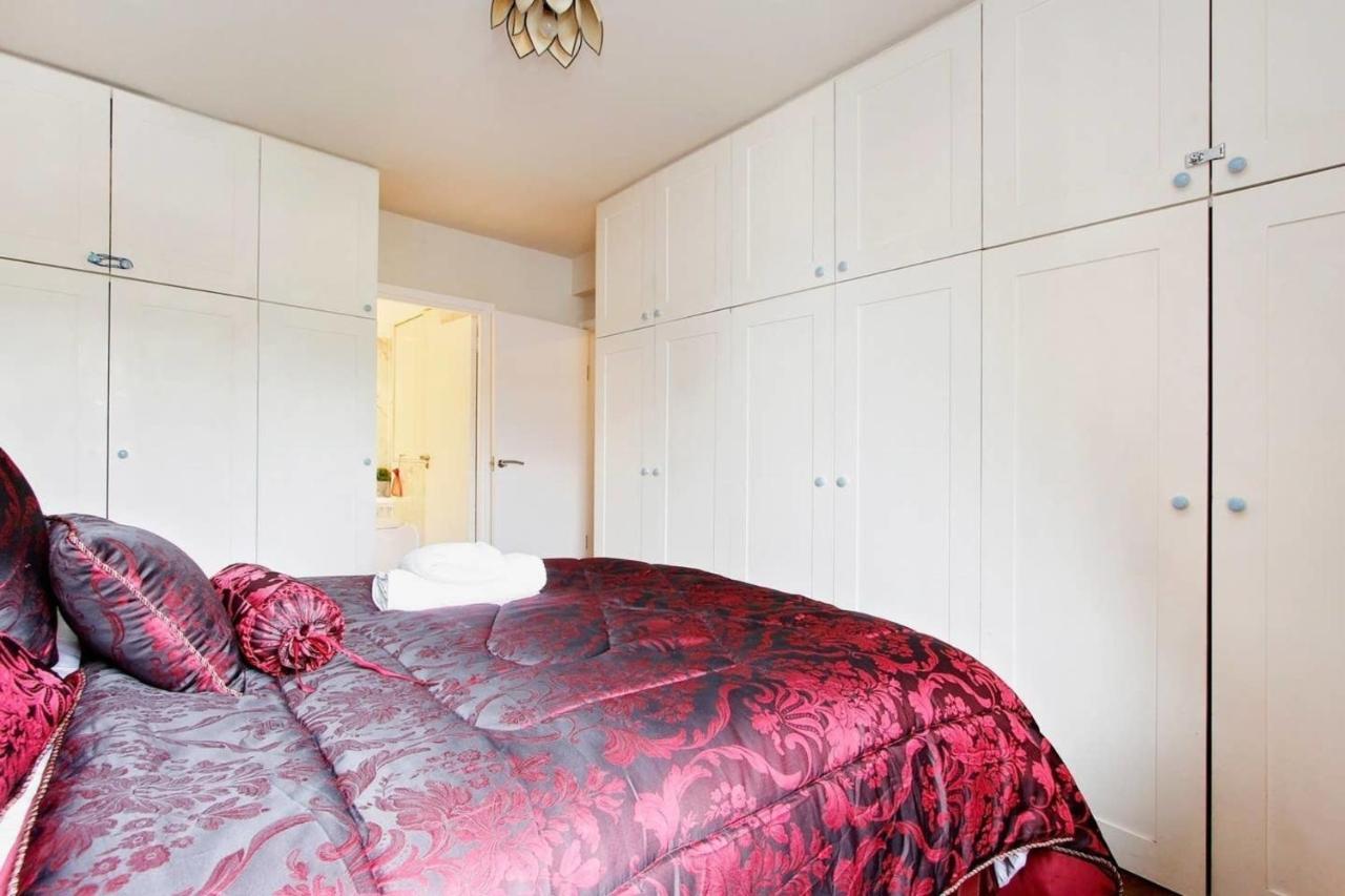Overlooking Hyde Park Apartment London
