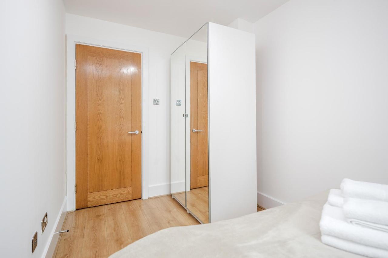 Welcomestay Vauxhall St Georges Wharf 2 Bedroom Apartment *