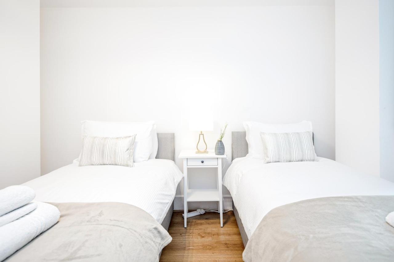 Welcomestay Vauxhall St Georges Wharf 2 Bedroom Apartment *