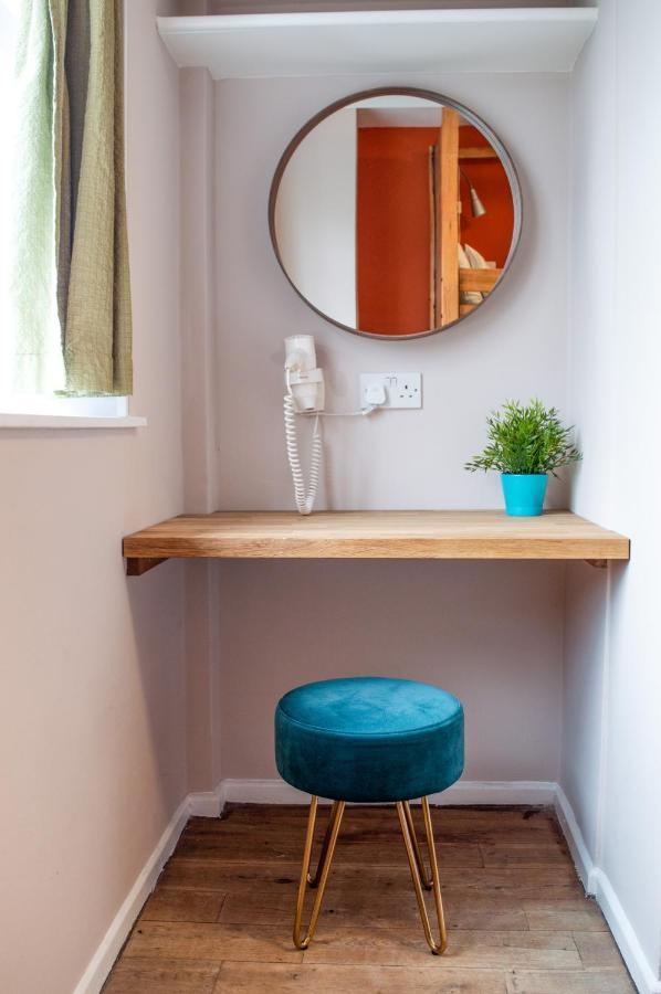 Hostel Palmers Hillspring At Willesden