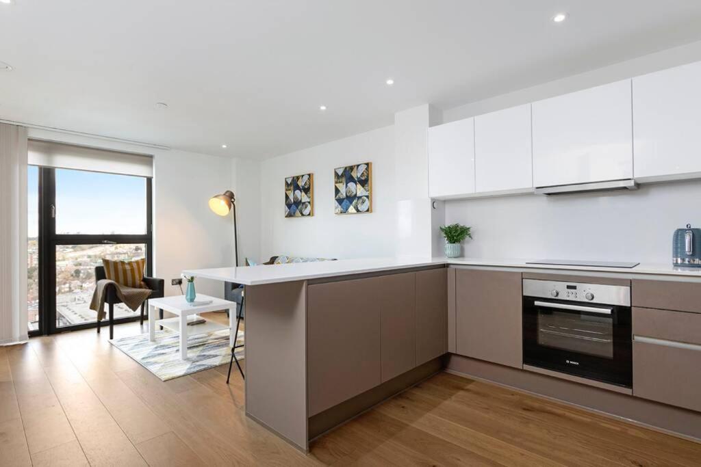 Apartment One Bedroom Modern Next To Wembley Stadium! London