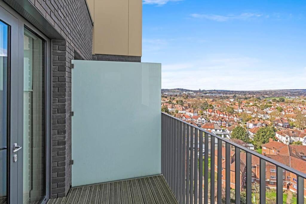One Bedroom Modern Next To Wembley Stadium! * London