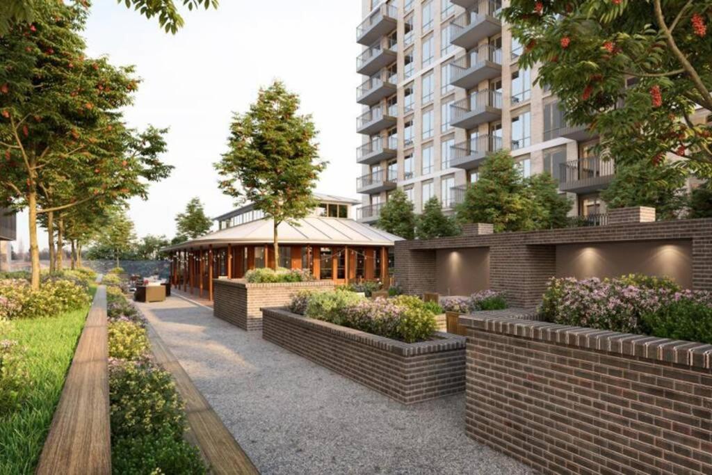 One Bedroom Modern Next To Wembley Stadium! *