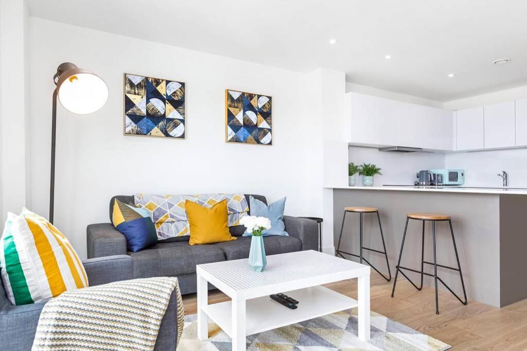 One Bedroom Modern Next To Wembley Stadium! * London