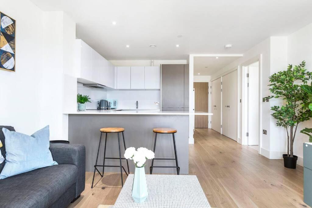 One Bedroom Modern Next To Wembley Stadium! Apartment London