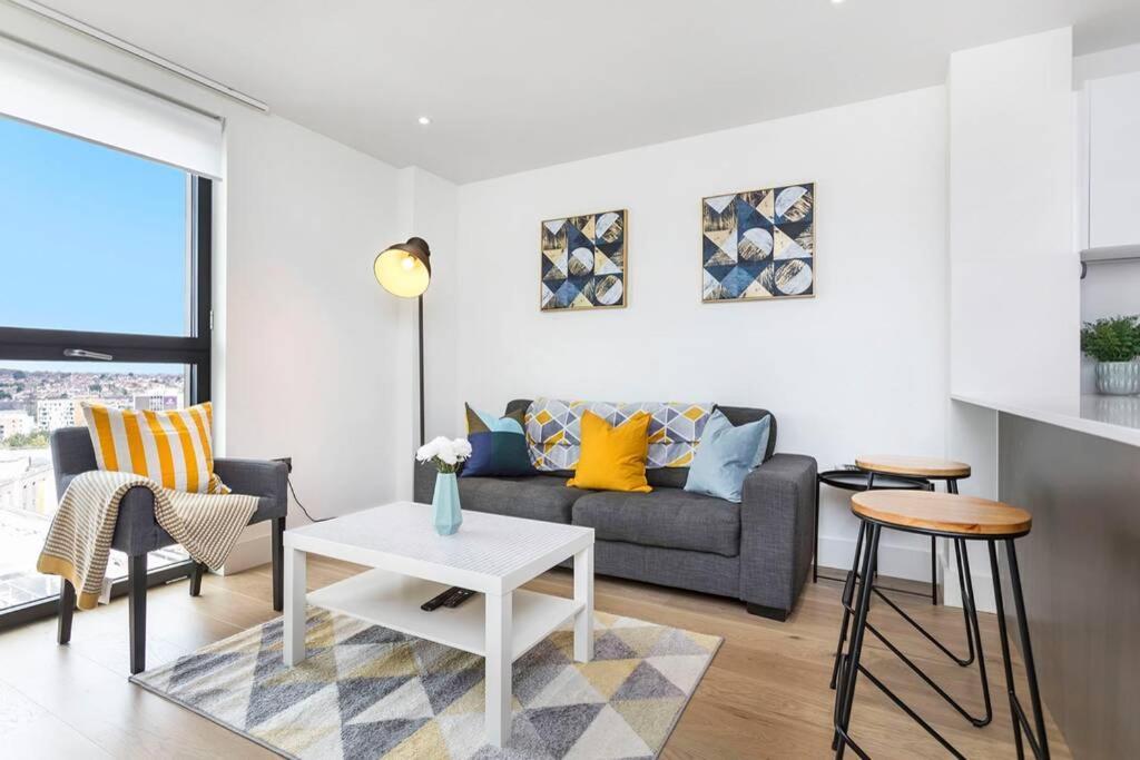Apartment One Bedroom Modern Next To Wembley Stadium! London