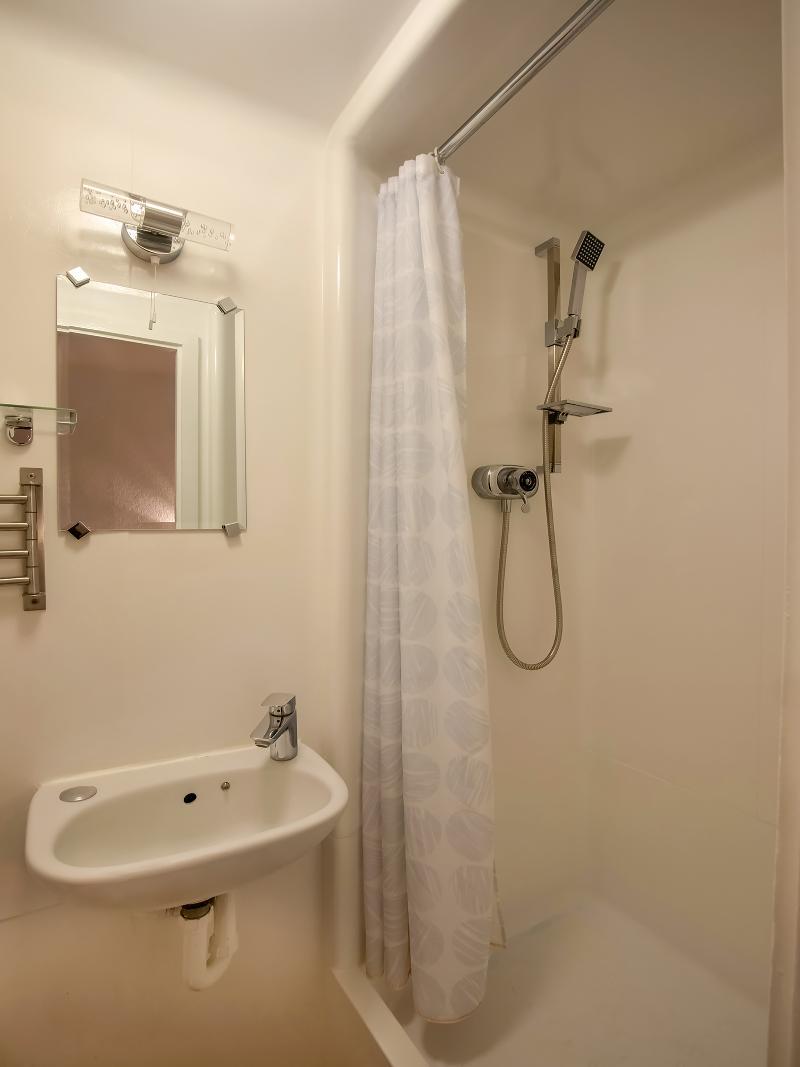 Boston Court Hotel 3*