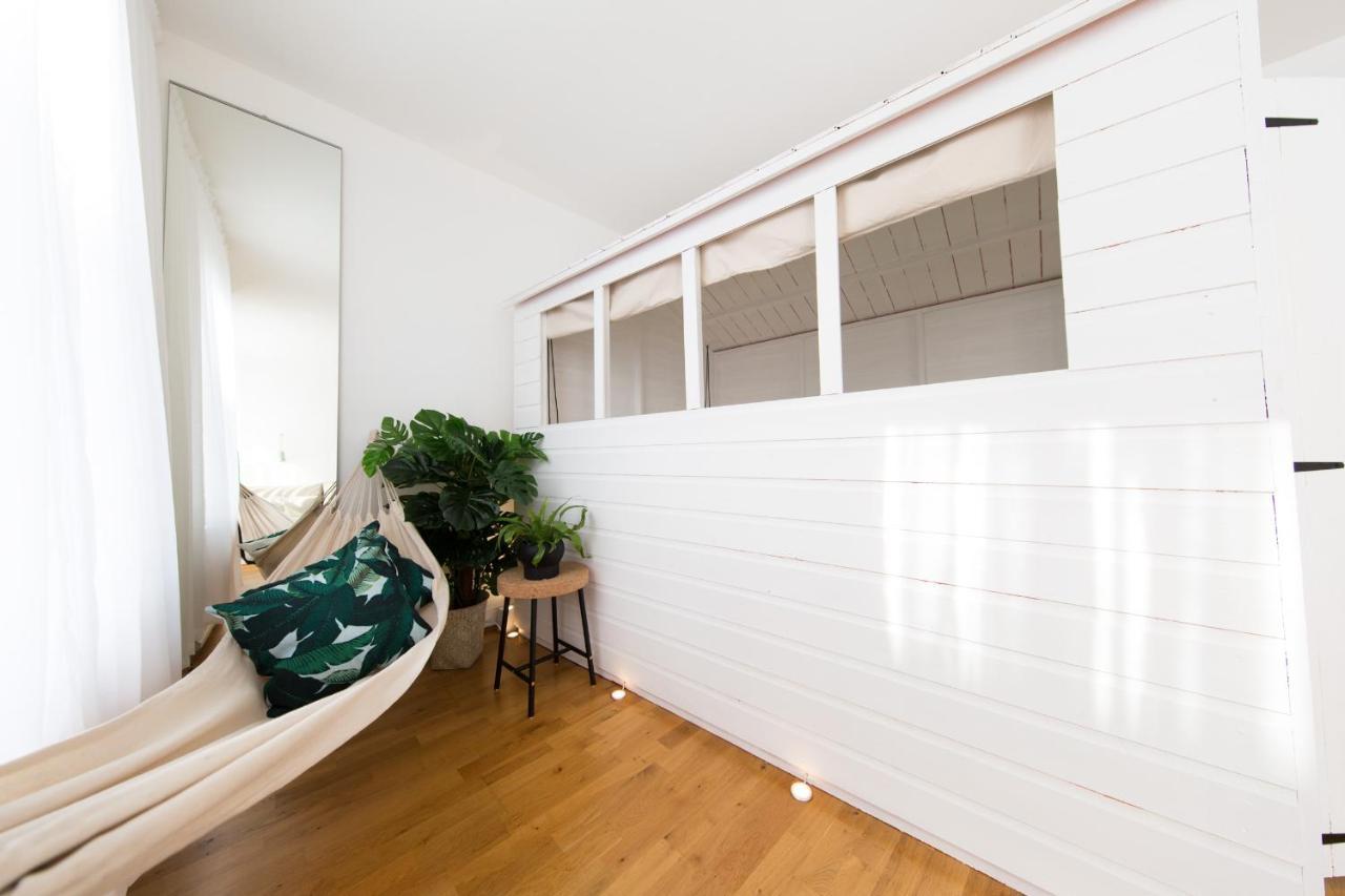 Apartment The Beach Hut In Holborn, By The Design Traveller London