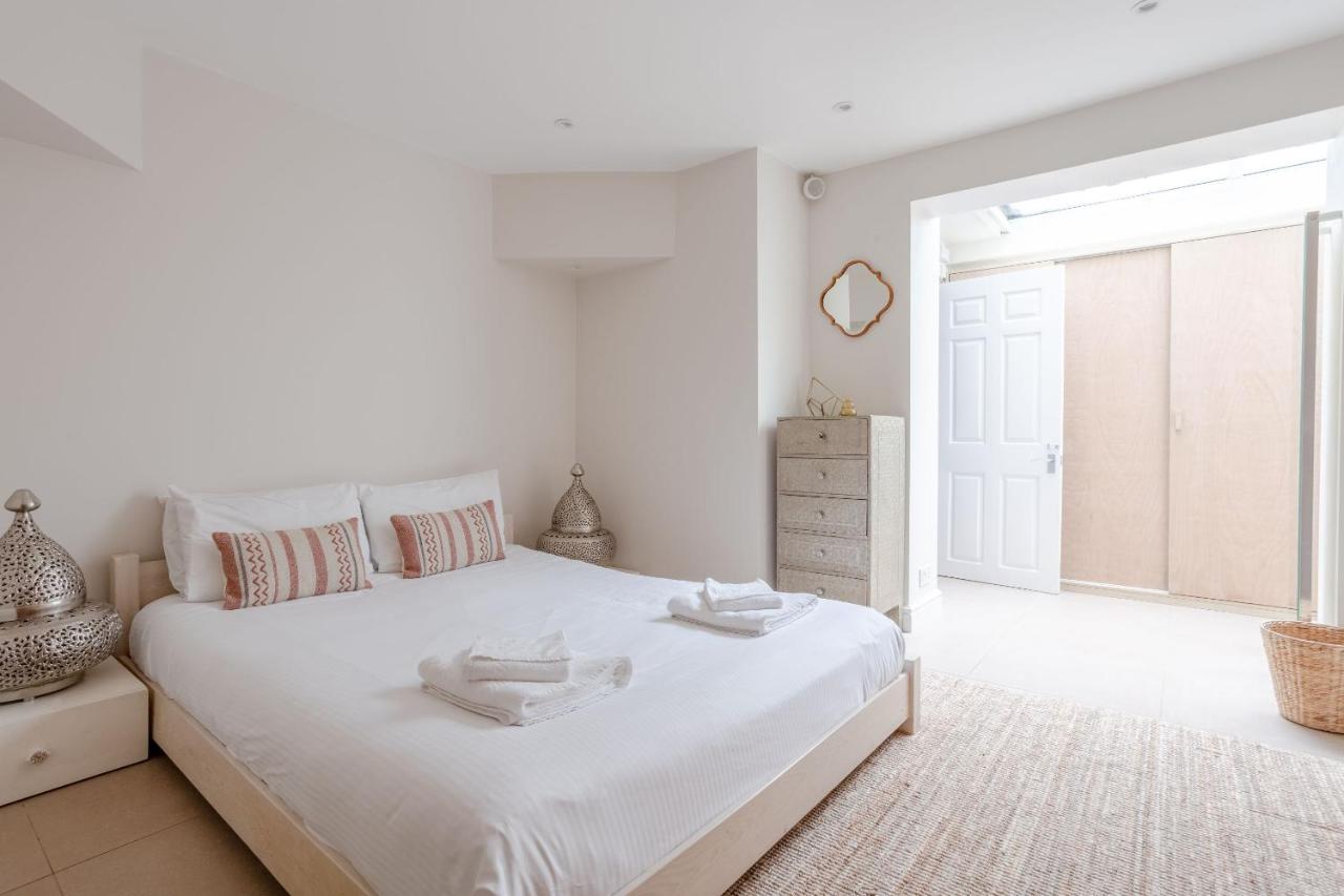 Charmingly Unique And Recently Refurbished Watchman's In Camden Town London