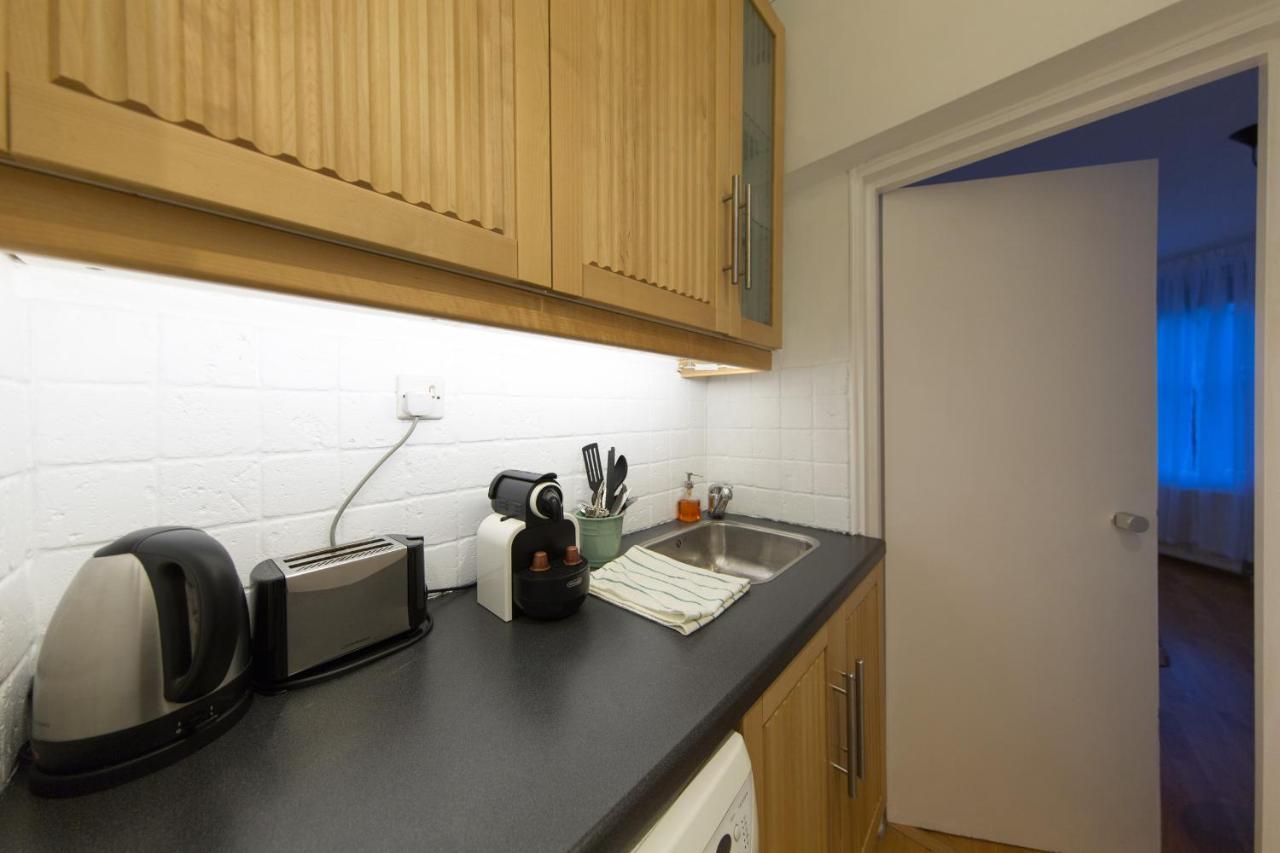 Apartment The Beach Hut In Holborn, By The Design Traveller London