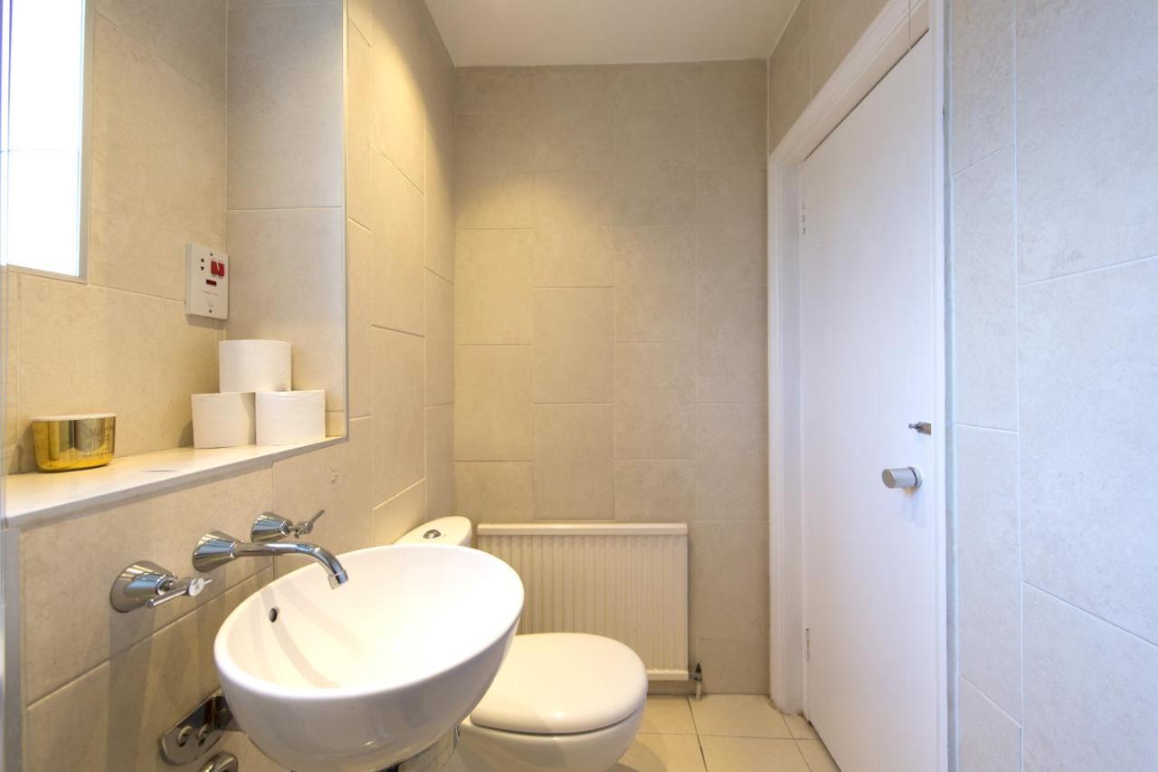 Apartment The Beach Hut In Holborn, By The Design Traveller London
