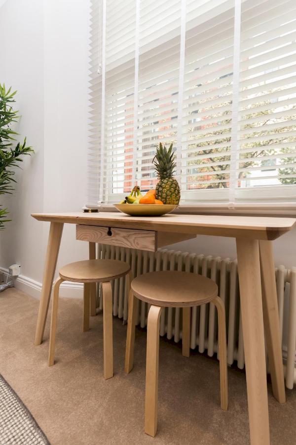 Appartement Caledonian · Bright One-bedroom With Private Decked Garden Londen
