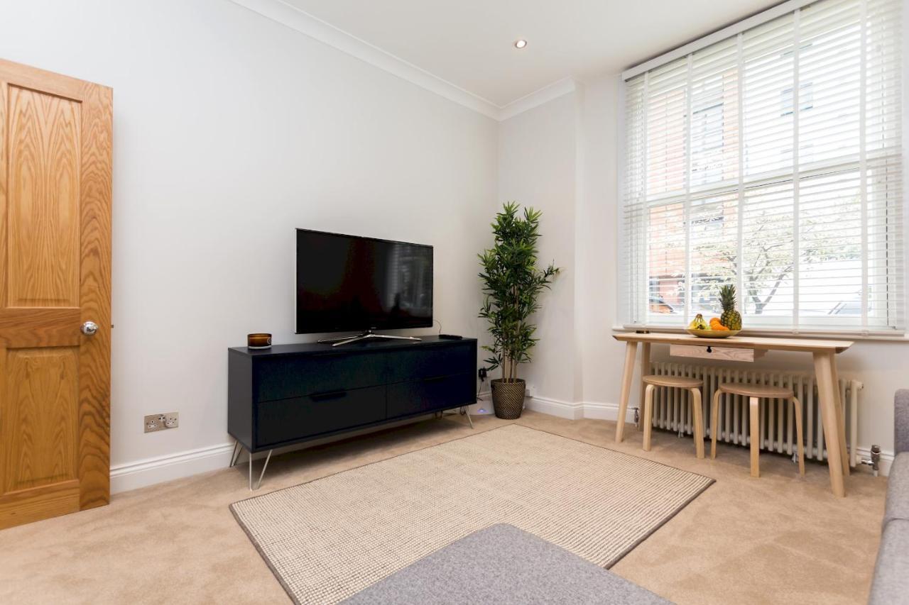 Apartment Caledonian - Bright One-bedroom With Private Decked Garden *