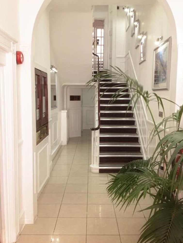 Continental Hotel 2*