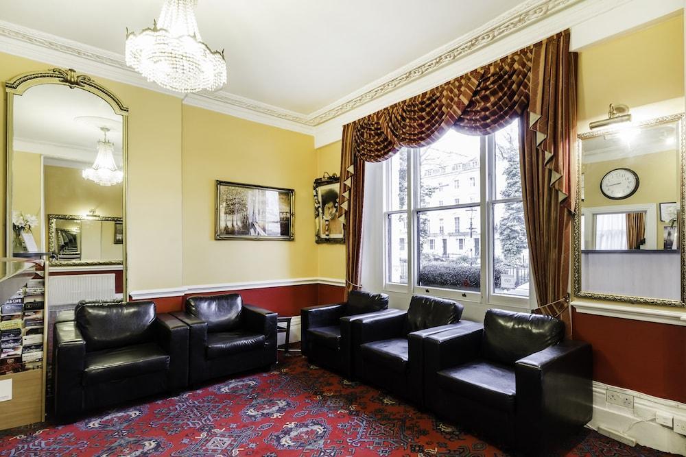 Hotel Tudor Court