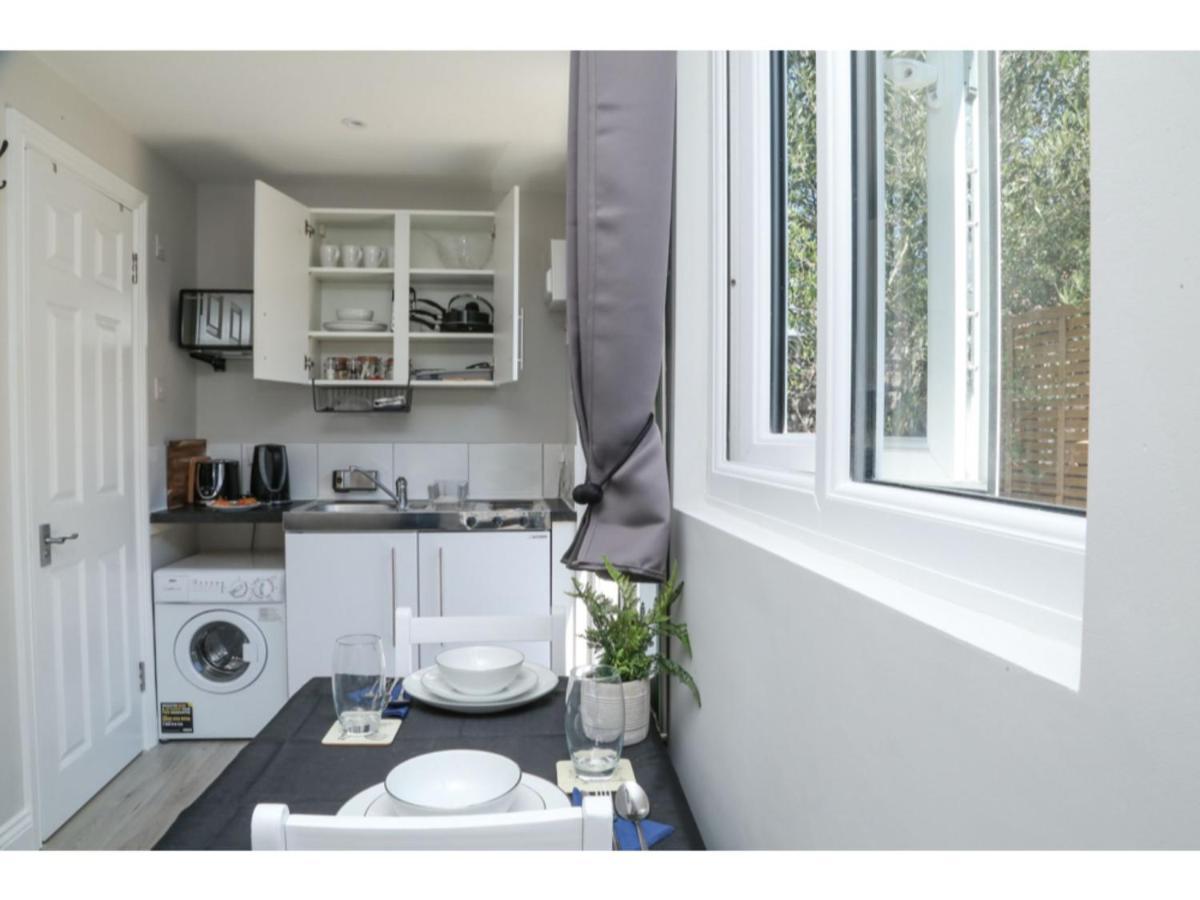 Stayzo - Crofton Park - Refurbished Apartment
