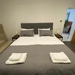 Kings Road Apartment With En-Suite Spa Bath