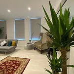 Kings Road Apartment With En-Suite Spa Bath
