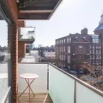 Luxury 2-Bed Flat Parking And Close To The Tube