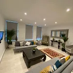 Kings Road Apartment With En-Suite Spa Bath