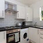 2 Bed Garden Flat in South London
