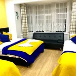 London 2 Bedroom Apartment, Kitchen, Reception&Private Garden