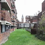 Spacious Two Bedroom Apartment Victoria
