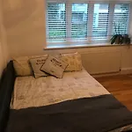 Bright Balham Apartment