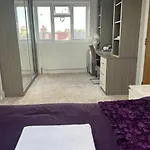 Deluxe Homestay Near Tottenham Hotspur Stadium
