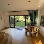 Beautiful 5-Bedroom Townhouse
