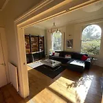 Beautiful 5-Bedroom Townhouse