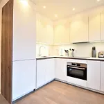 Stunning Apartment, Shirland Mews