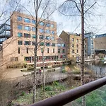 D8 - Canal View Apartment
