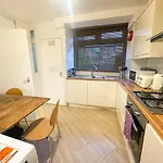 Flat 4, Kingsbury House