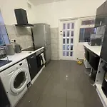 Ground Floor 2 Bed Flat With Garden North London