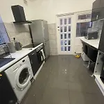 Ground Floor 2 Bed Flat With Garden North London