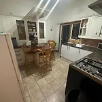 4 Double Bed Family Home 15 Mins From Central Ldn