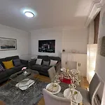 Luxurious 2 Bedroom Apartment In Central London